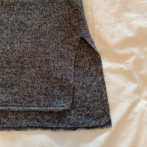 Babaton grey v-neck long sleeve size small - Picture 3 of 6